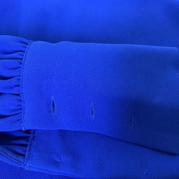 Aritzia Babaton Blouse Medium Blue Luxury Careerwear Long Sleeves Button Cuff XS - Picture 10 of 15